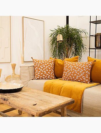 Cojín decorativo estampado con motivo floral
