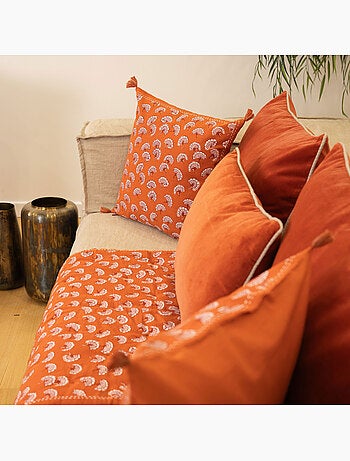 Cojín decorativo estampado con motivo floral