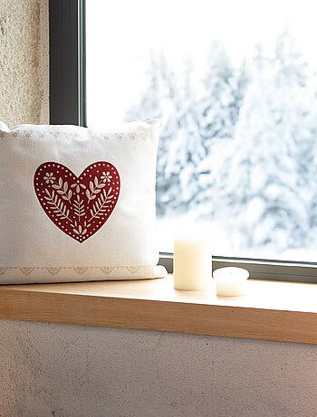 Cojín decorativo jacquard con corazones estilo montaña