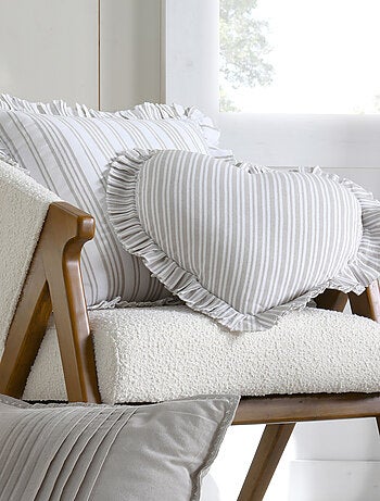 Cojín decorativo romántico en forma de corazón