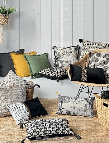 Cojín desenfundable con flecos