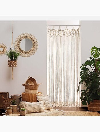 Cojín desenfundable con flecos y macramé