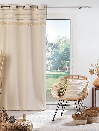 Cojín desenfundable de algodón tejido con flecos y rayas en relieve