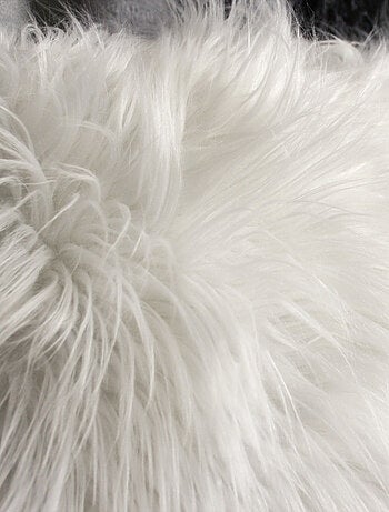 Cojín desenfundable de pelo largo efecto piel sintética