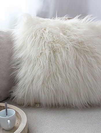 Cojín desenfundable de pelo largo efecto piel sintética
