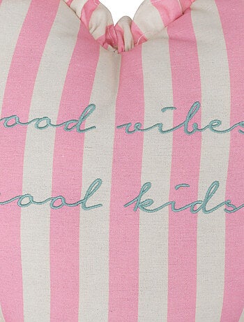 Cojín en forma de corazón con volantes