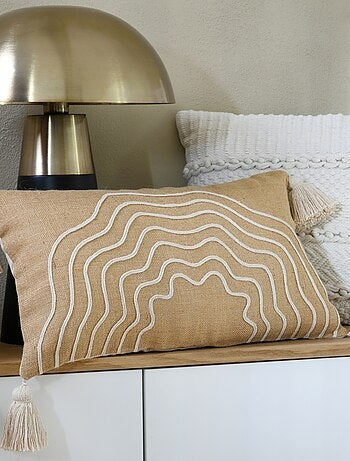 Cojín rectangular beige con relieve