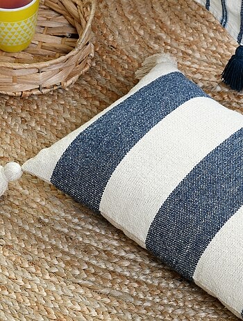 Cojín rectangular de rayas azules con borlas