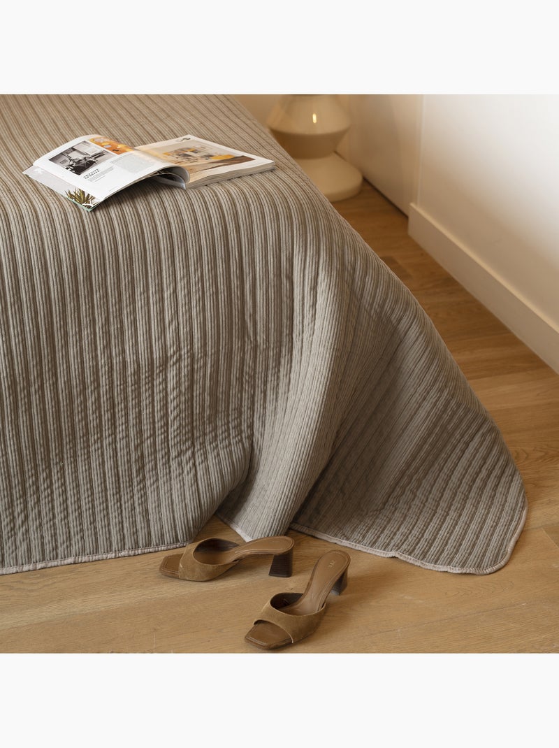 Colcha acolchada de terciopelo acanalado Beige concha - Kiabi