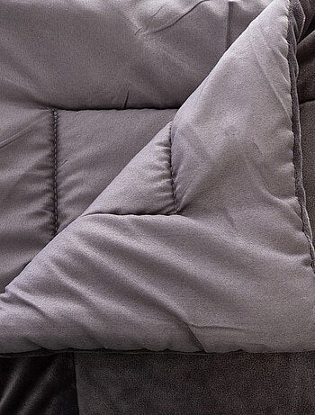 Colcha de terciopelo con borlas