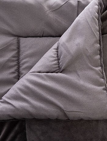 Colcha de terciopelo con borlas