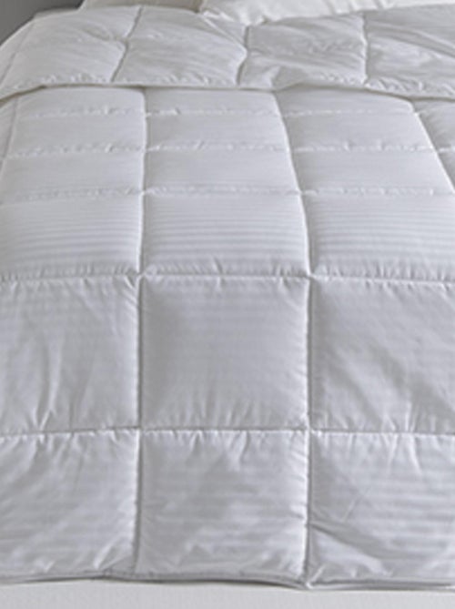 Colcha ligera con tacto suave - Kiabi