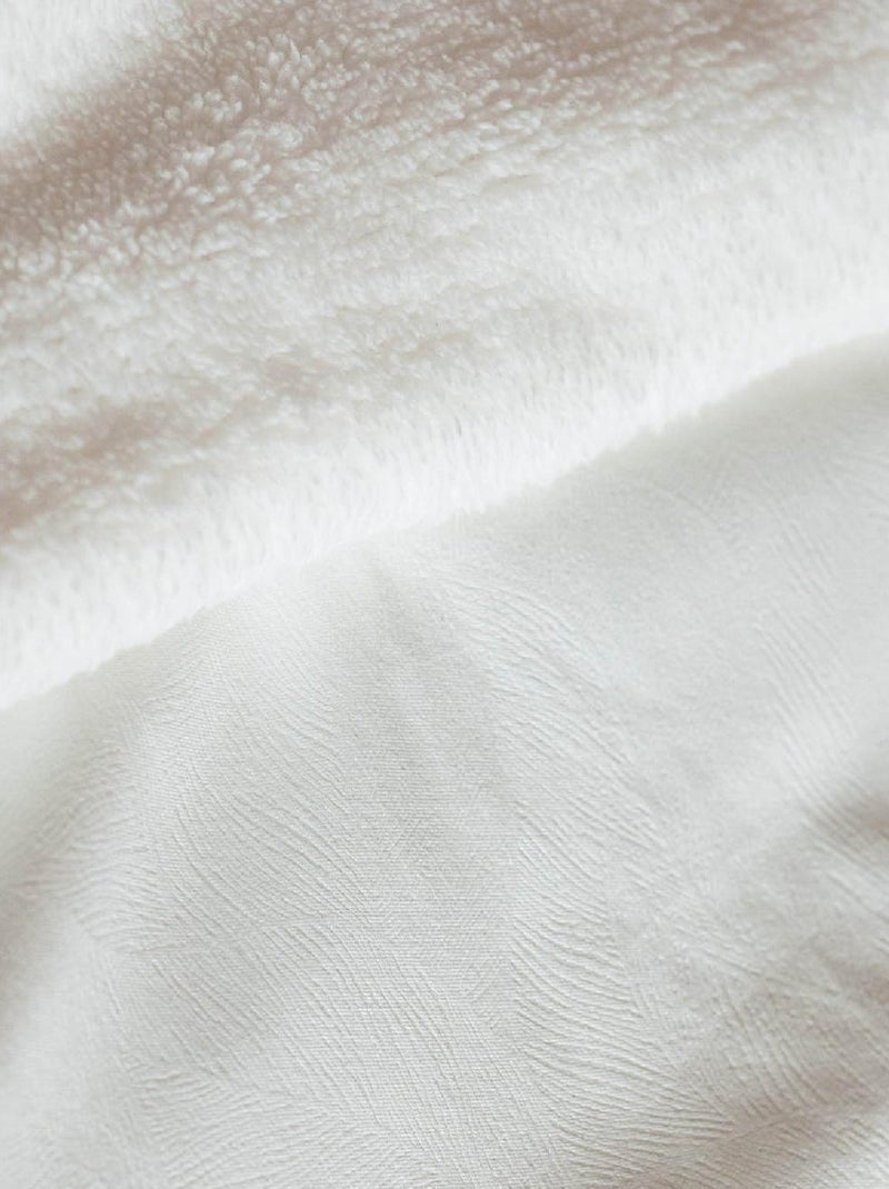 Colcha Reversible Polar/Con Motivo Jacquard Blanco - Kiabi