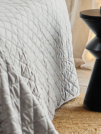 Colcha y fundas de almohada de terciopelo acolchado