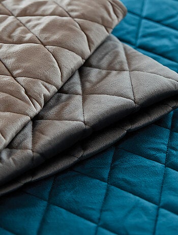 Colcha y fundas de almohada de terciopelo acolchado