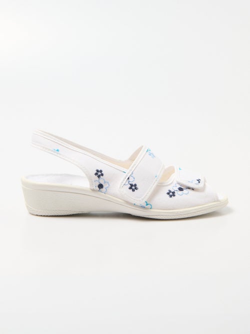 Cómodas sandalias de cuña bordadas con velcro - Afibel - Kiabi