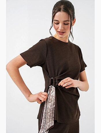 Conjunto acanalado con pantalón de pernera ancha y detalle de lazada bdart