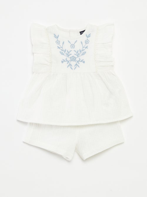 Conjunto blusa bordada + short - 2 piezas - Kiabi