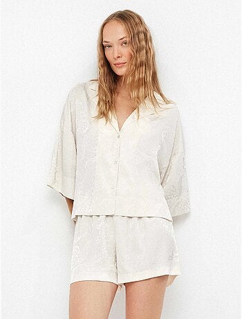 Conjunto camisa y short en tejido de jacquard de satén
