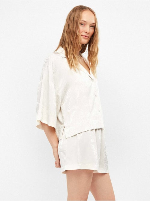 Conjunto camisa y short en tejido de jacquard de satén - Kiabi Conjunto camisa y short en tejido de jacquard de satén - Kiabi