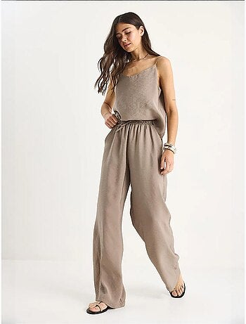 Conjunto coordinado de camisola sin mangas y pantalón de pernera ancha lucci