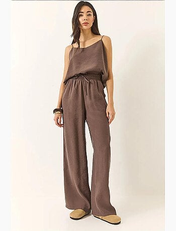 Conjunto coordinado de camisola sin mangas y pantalón de pernera ancha lucci