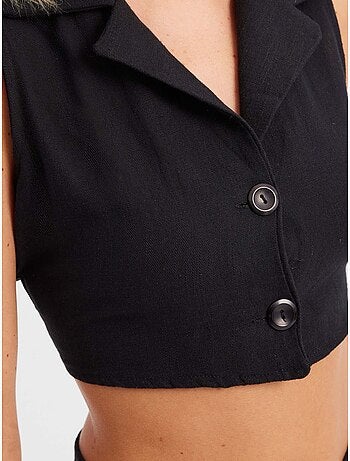 Conjunto coordinado de chaleco cropped con cuello en v y pantalón plisado de pernera recta hiccup