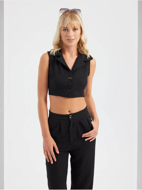 Conjunto coordinado de chaleco cropped con cuello en v y pantalón plisado de pernera recta hiccup - Kiabi Conjunto coordinado de chaleco cropped con cuello en v y pantalón plisado de pernera recta hiccup - Kiabi