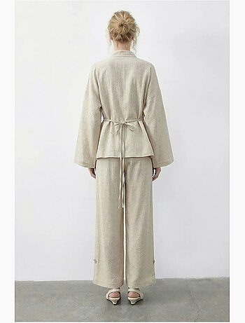 Conjunto coordinado de dos piezas de cintura alta y pierna ancha con cuello mao lucci