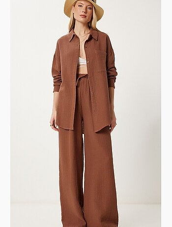 Conjunto coordinado de dos piezas de talle alto con pierna ancha y cuello camisero istanbul