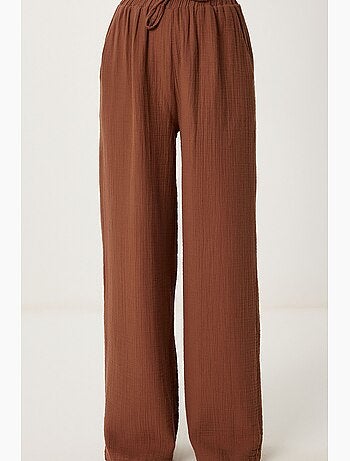 Conjunto coordinado de dos piezas de talle alto con pierna ancha y cuello camisero istanbul