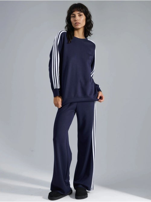 Conjunto coordinado de sudadera a rayas con cuello redondo y pantalón de pernera recta hiccup - Kiabi Conjunto coordinado de sudadera a rayas con cuello redondo y pantalón de pernera recta hiccup - Kiabi