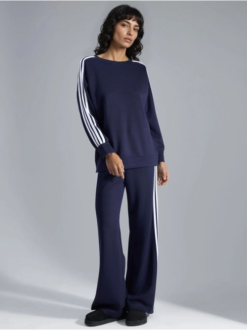 Conjunto coordinado de sudadera a rayas con cuello redondo y pantalón de pernera recta hiccup - Kiabi Conjunto coordinado de sudadera a rayas con cuello redondo y pantalón de pernera recta hiccup - Kiabi