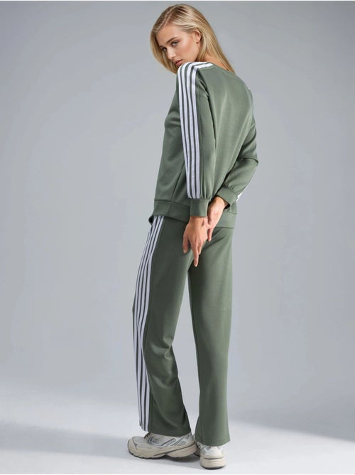 Conjunto coordinado de sudadera a rayas con cuello redondo y pantalón de pernera recta hiccup - Kiabi Conjunto coordinado de sudadera a rayas con cuello redondo y pantalón de pernera recta hiccup - Kiabi