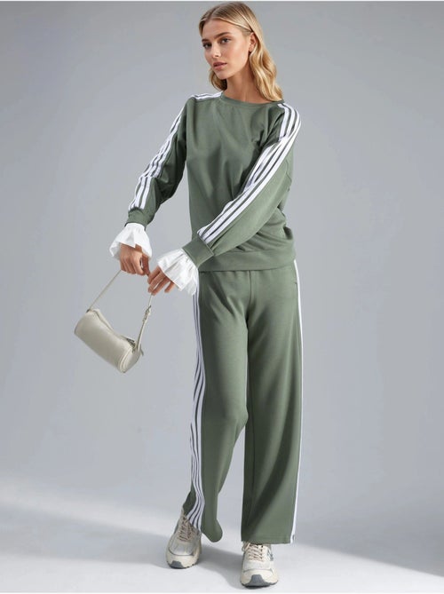 Conjunto coordinado de sudadera a rayas con cuello redondo y pantalón de pernera recta hiccup - Kiabi Conjunto coordinado de sudadera a rayas con cuello redondo y pantalón de pernera recta hiccup - Kiabi