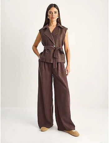 Conjunto coordinado de talle alto con pierna ancha y cuello chal lucci
