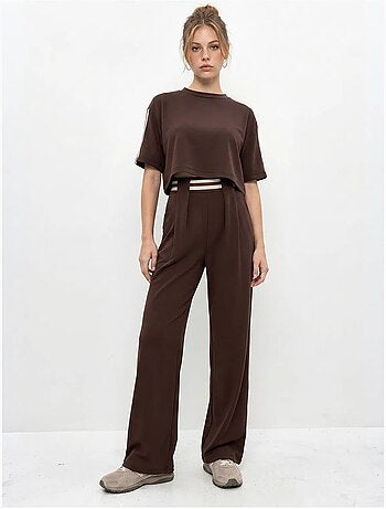 Conjunto de 2 piezas con camiseta de cuello redondo y pantalones de pernera ancha lucci