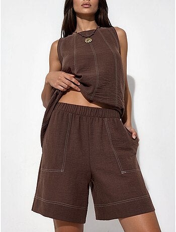 Conjunto de ajuste relajado con detalle de puntadas hiccup