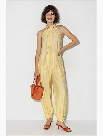 Conjunto de blusa halter y pantalones de tiro alto lucci