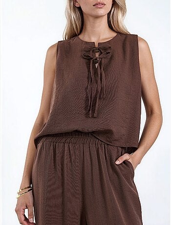 Conjunto de blusa sin mangas texturizada y pantalón de pernera ancha hiccup
