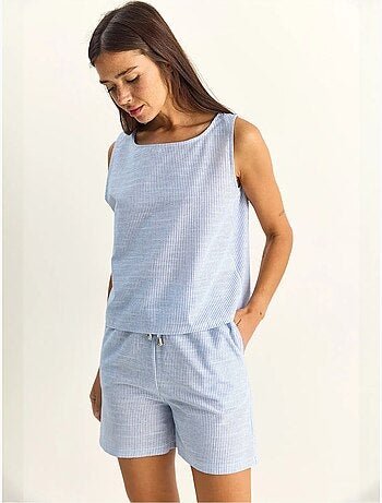 Conjunto de blusa y shorts de seersucker a rayas lucci