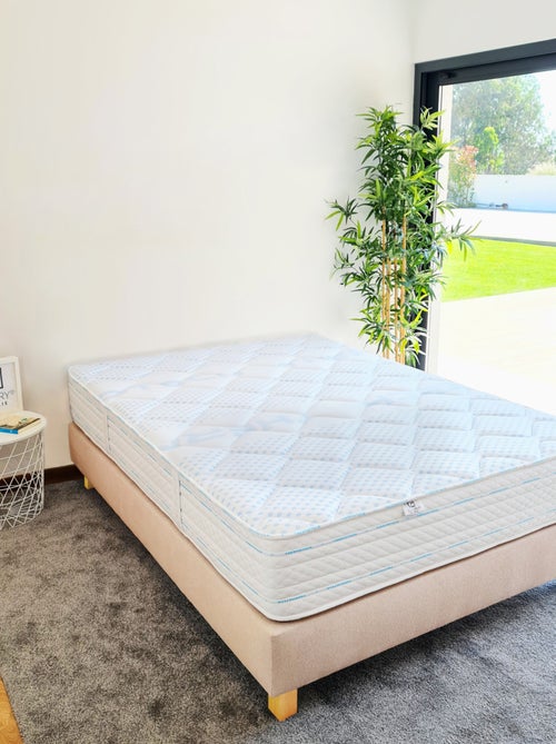 Conjunto de cama con colchón de espuma viscoelástica de 24 cm + somier tapizado beige - Kiabi Conjunto de cama con colchón de espuma viscoelástica de 24 cm + somier tapizado beige - Kiabi
