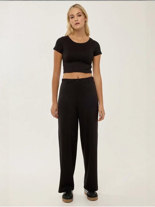 Conjunto de camisa corta de punto y pantalón con cinturón elástico - Kiabi Conjunto de camisa corta de punto y pantalón con cinturón elástico - Kiabi