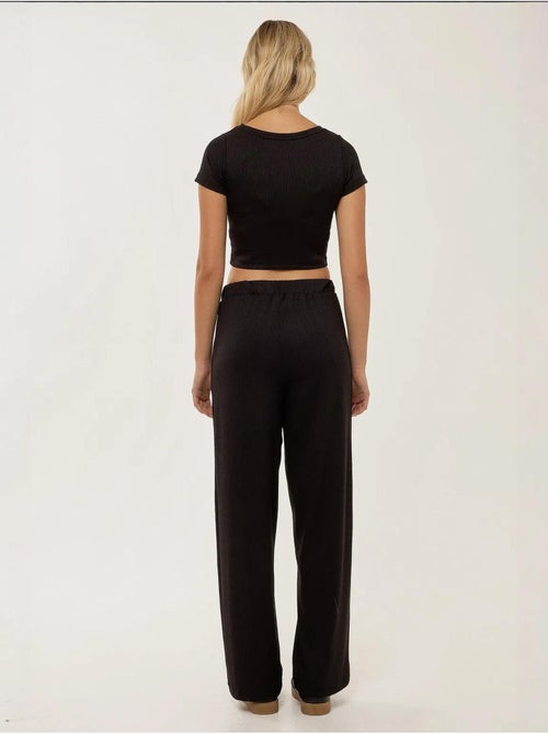 Conjunto de camisa corta de punto y pantalón con cinturón elástico - Kiabi Conjunto de camisa corta de punto y pantalón con cinturón elástico - Kiabi