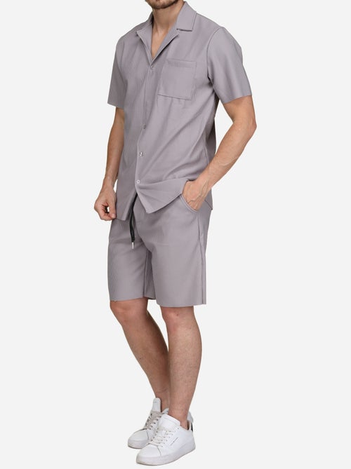 Conjunto de camisa y pantalón corto con textura - Frilivin - Kiabi Conjunto de camisa y pantalón corto con textura - Frilivin - Kiabi