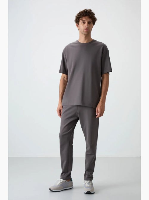Conjunto de camiseta oversize y pantalón para hombre tommy - Kiabi Conjunto de camiseta oversize y pantalón para hombre tommy - Kiabi
