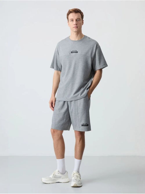 Conjunto de camiseta oversize y shorts para hombre tommy - Kiabi Conjunto de camiseta oversize y shorts para hombre tommy - Kiabi