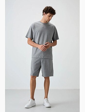Conjunto de camiseta oversize y shorts tommy
