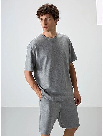 Conjunto de camiseta oversize y shorts tommy