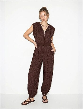 Conjunto de chaleco con capucha estampado y pantalones de pernera ancha lucci